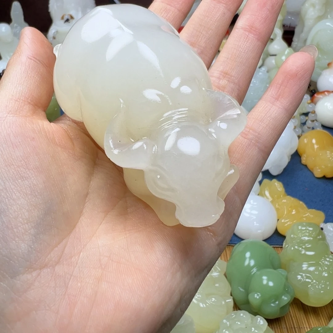 石材巍**石手工雕刻高冰白小牛