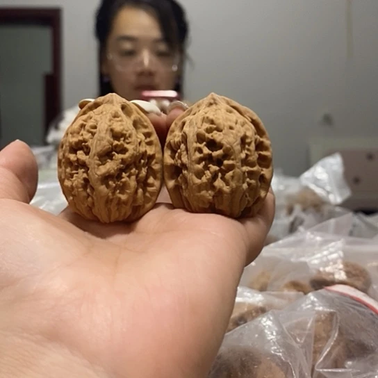 文玩核桃吊坠R****旭凤凰台尖有伤