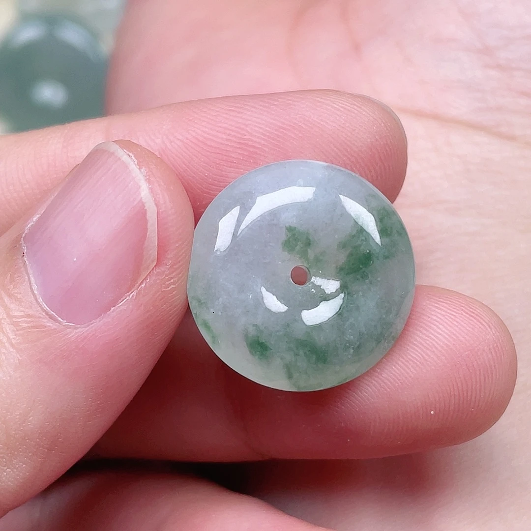 颈饰未镶嵌翡翠平安扣