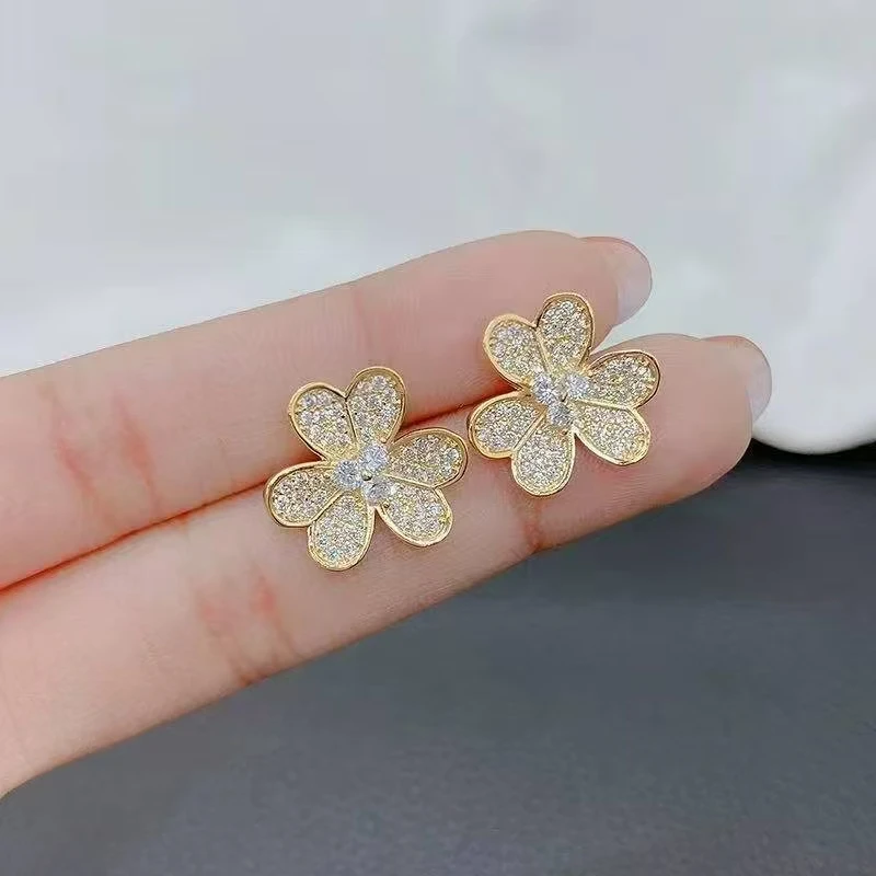 妃图 铜合金合成锆石耳饰 时尚气质精致小巧三叶草耳钉FT202513