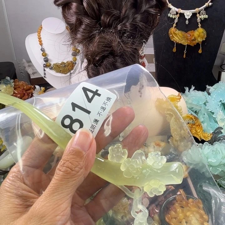 未镶嵌岫玉发饰断*