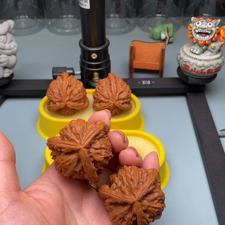 嗨***呀文玩核桃吊坠42尺寸白狮子微修