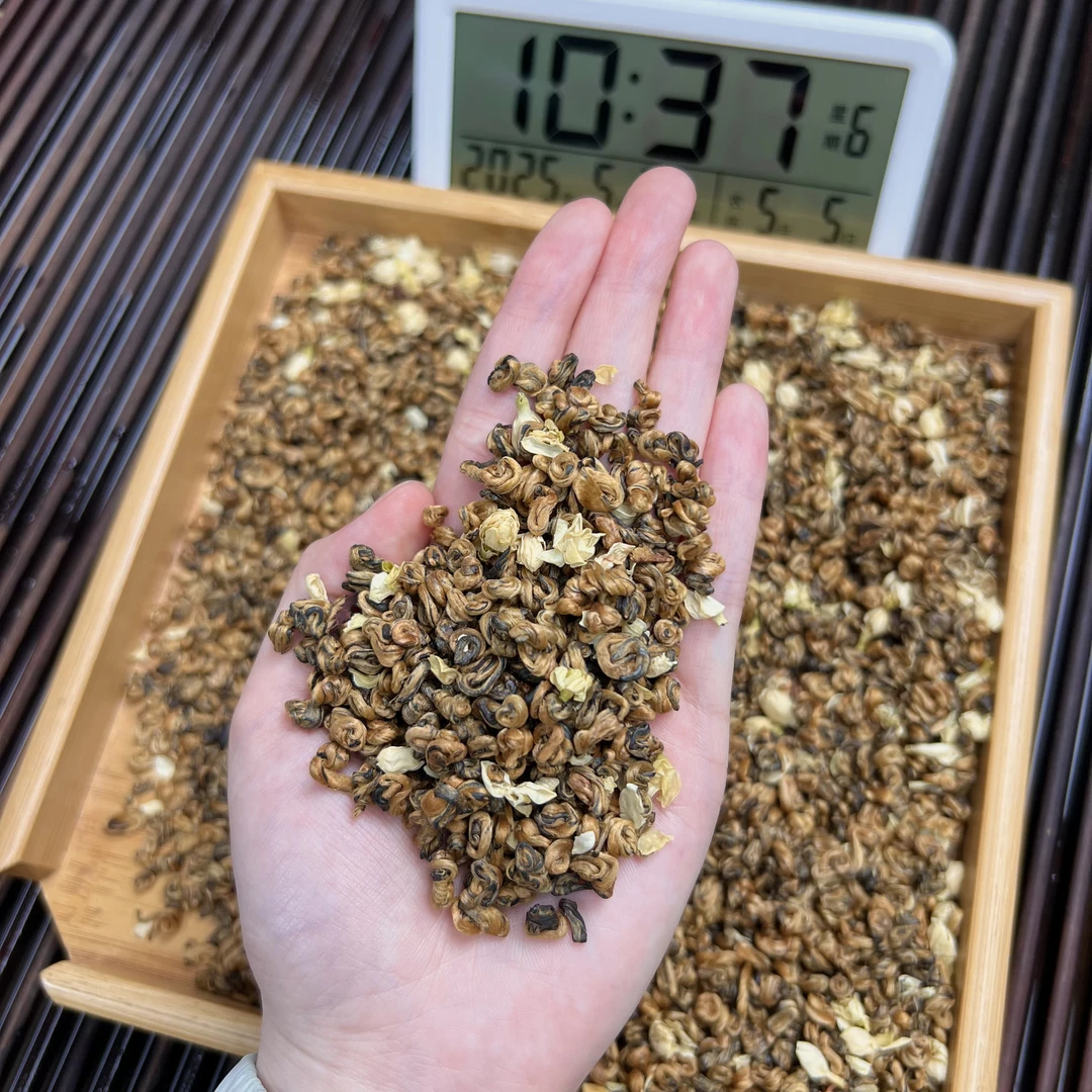 茉莉手工奶螺  ① 小鹿收茶 头春头采 茉莉红茶 云南滇红 5月31