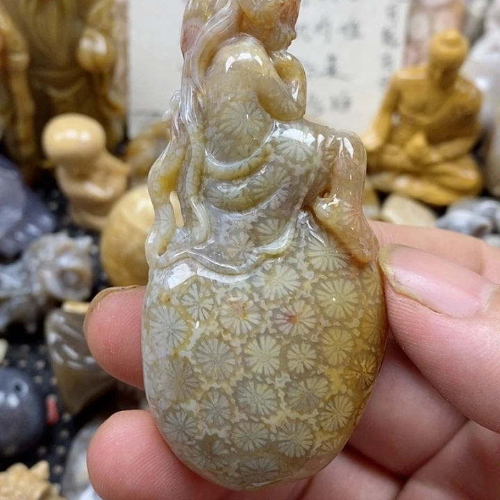 颈饰未镶嵌硅化珊瑚（珊瑚玉）