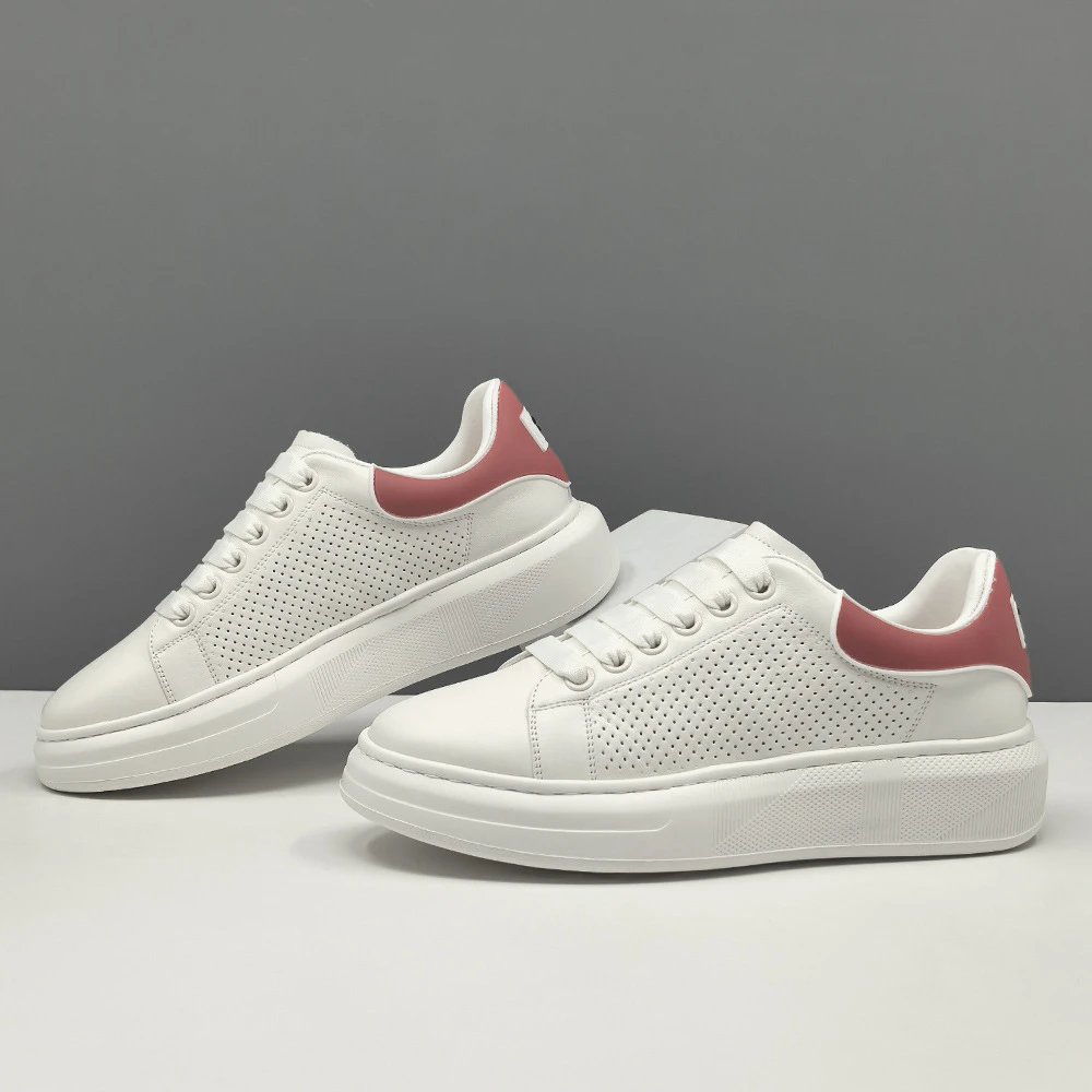 小白鞋男士新款打孔透气轻便舒适软底运动时尚防滑厚底休闲板鞋潮