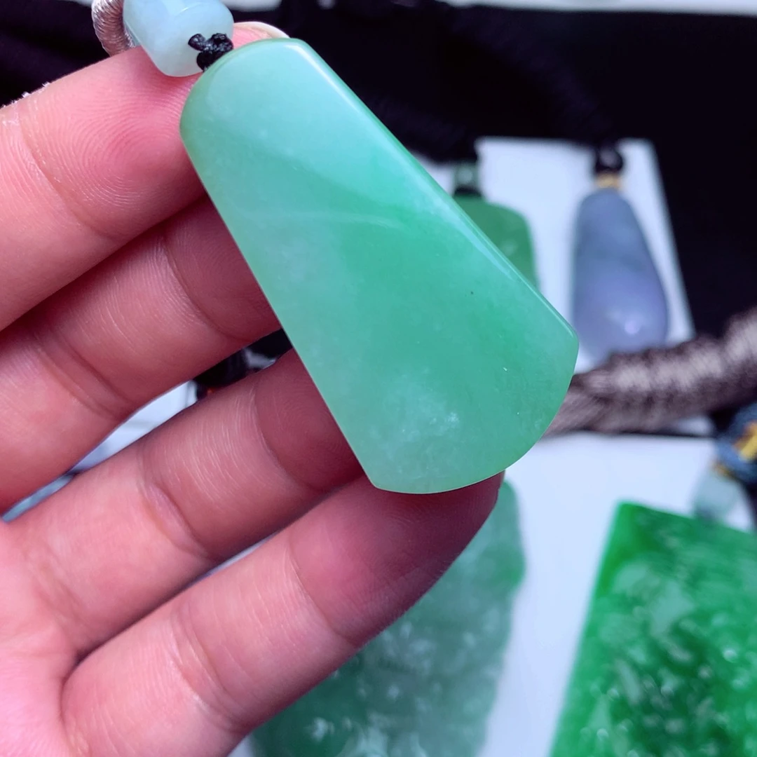 颈饰未镶嵌翡翠天然A货翡翠