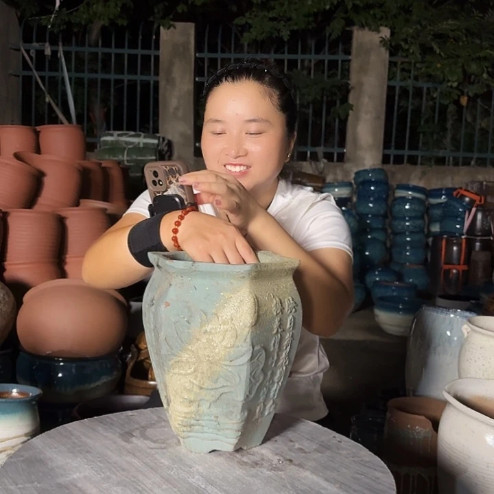 18/24瑕疵一个盆子