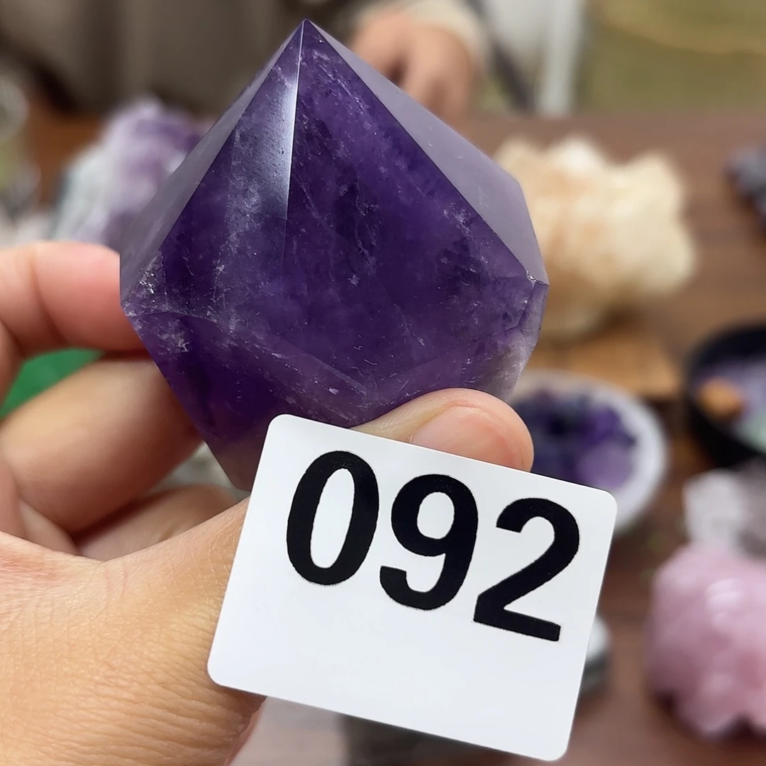 乌***拉未镶嵌大型摆件（非配饰）水晶