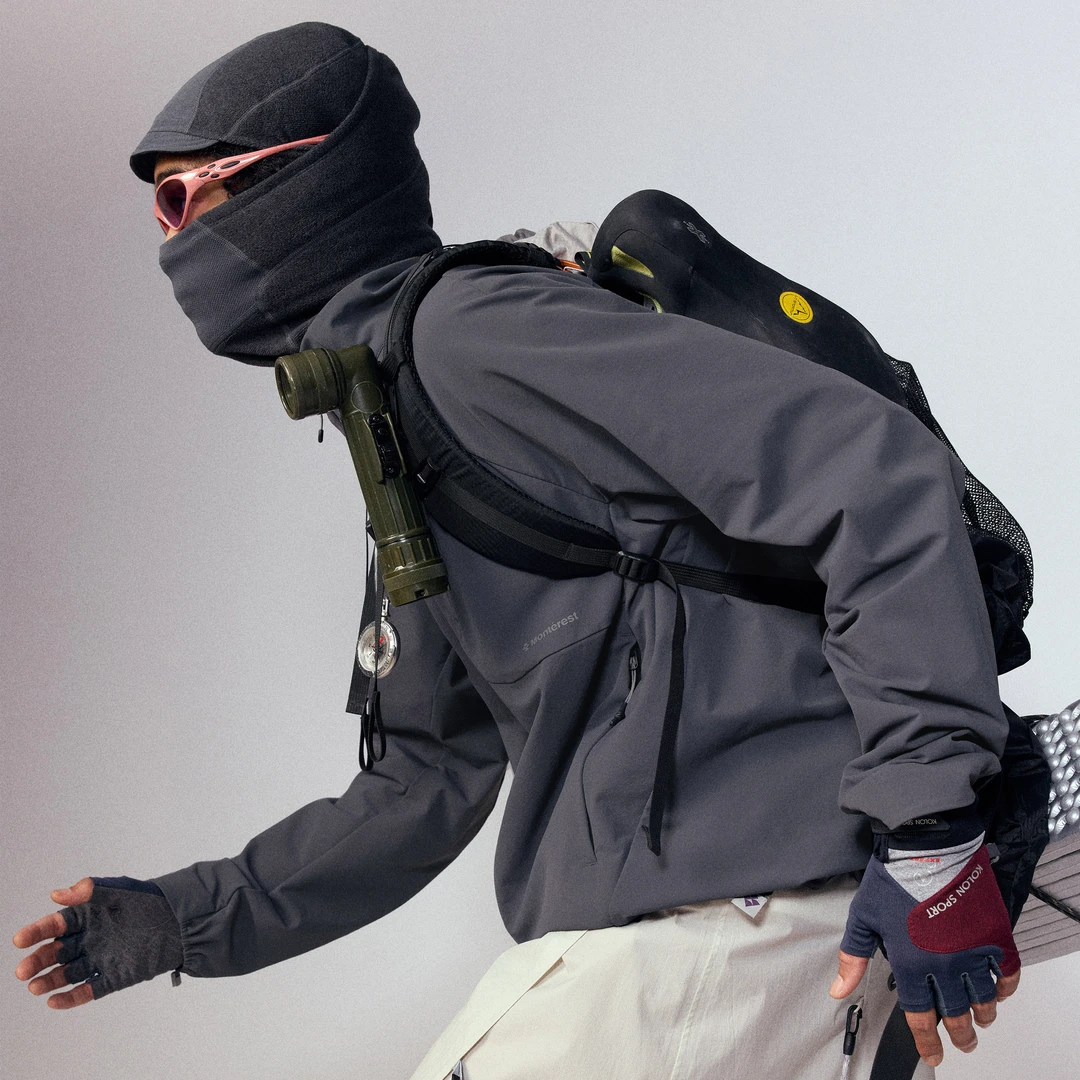 瞬时山野Monterest户外防泼水多口袋绒底立领软壳抽绳夹克外套