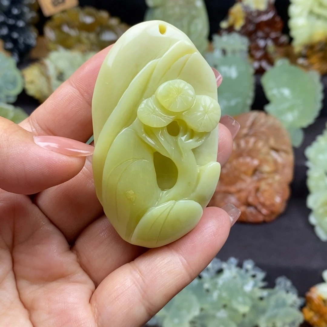 蛇纹石玉颈饰未镶嵌