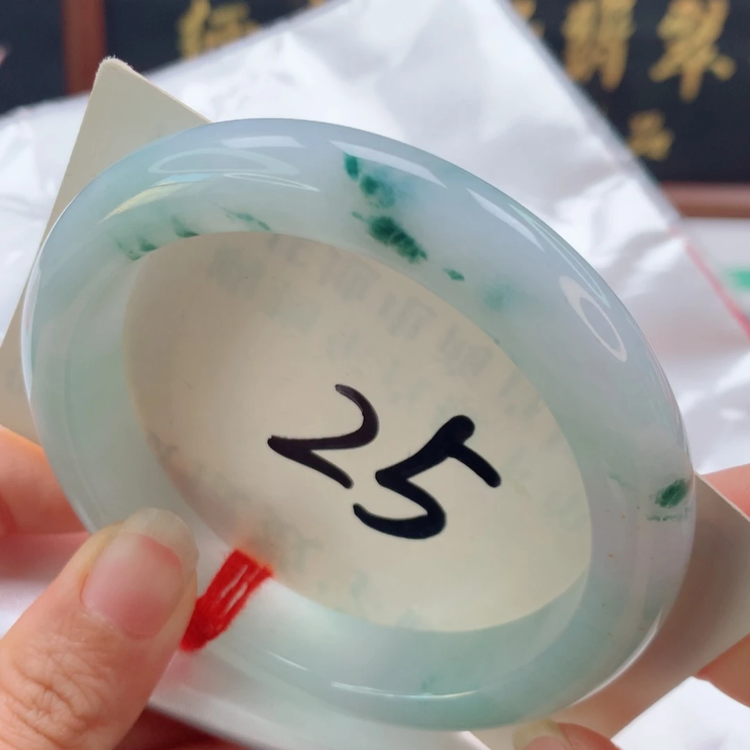 未镶嵌手镯翡翠飘绿