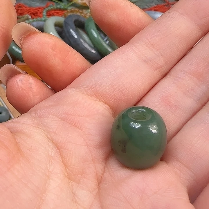 和田玉珠子未镶嵌?****