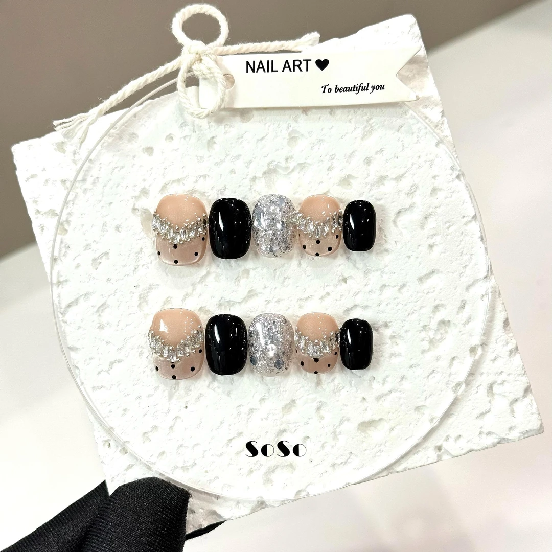 Nice SoSo【莫妮卡】 纯手工穿戴甲纯欲手绘跳色渐变波点碎钻清冷