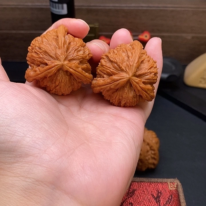 朗***磊把件文玩核桃白奔