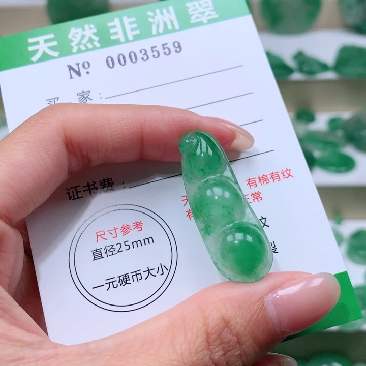 颈饰未镶嵌石英质玉