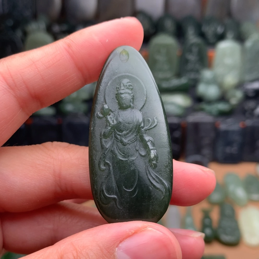 和田玉未镶嵌颈饰挂件09（有包容）