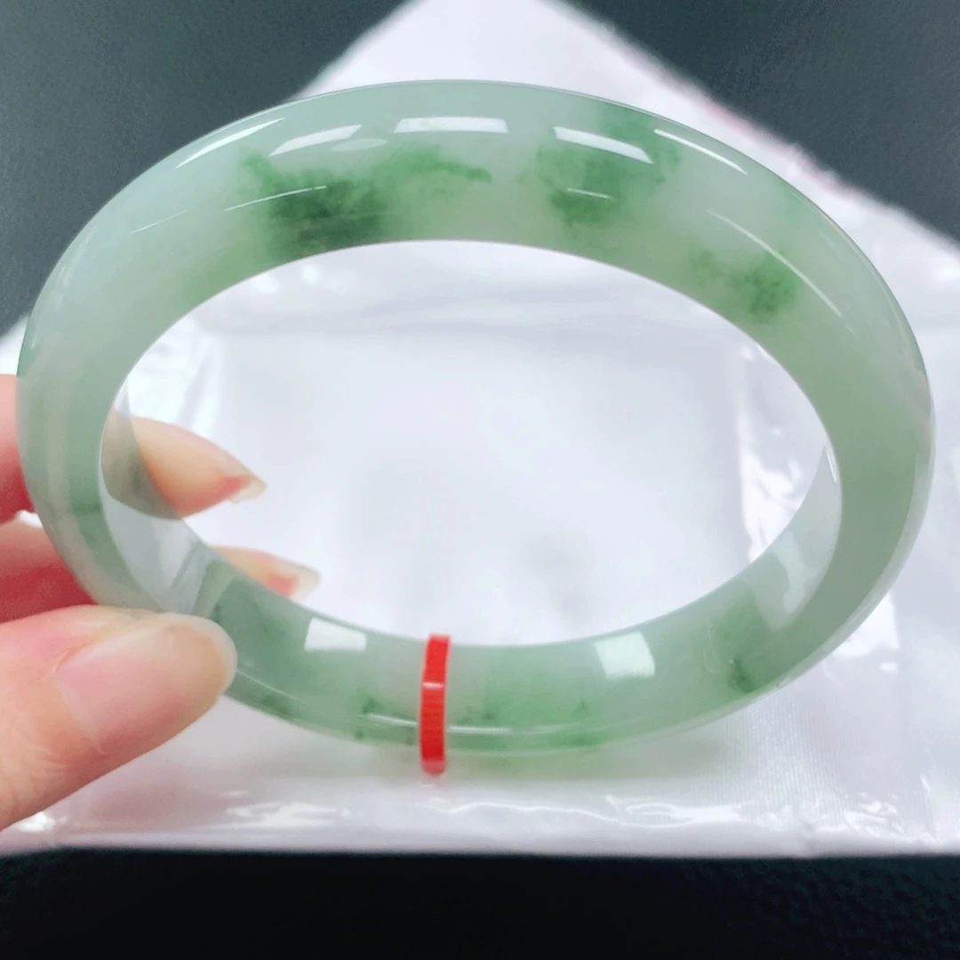 翡翠手镯未镶嵌60圈
