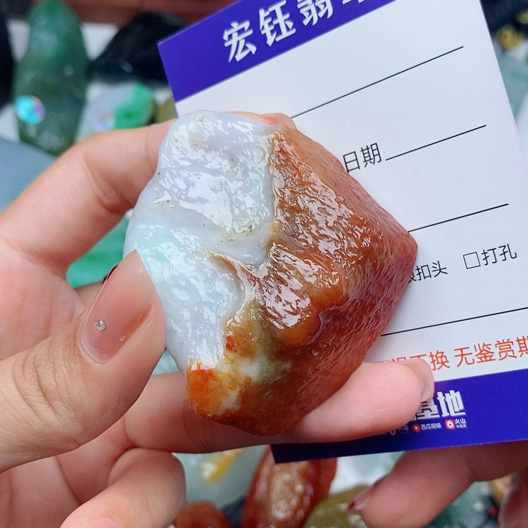 在***大定制翡翠未镶嵌吊坠