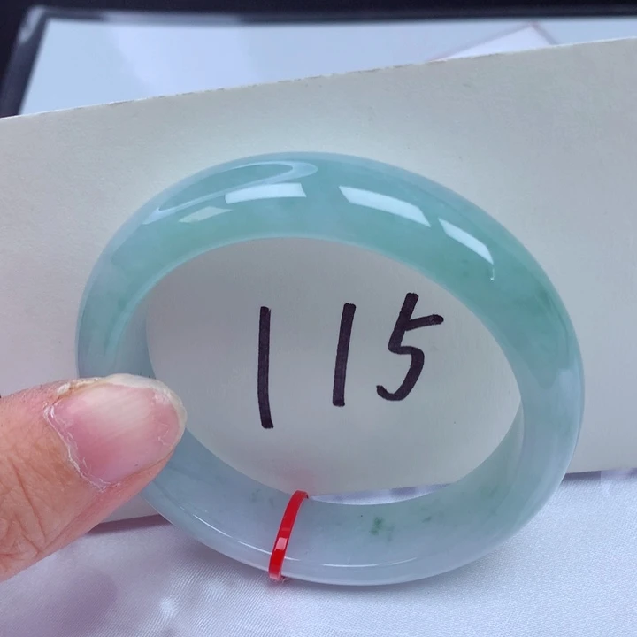 翡翠手镯未镶嵌翡翠