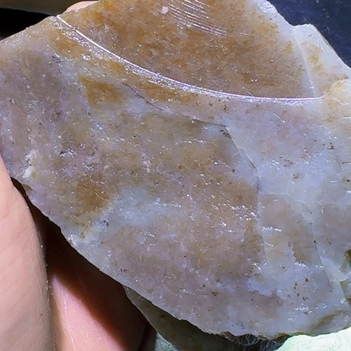 未镶嵌和田玉（糖玉）珠宝半成品