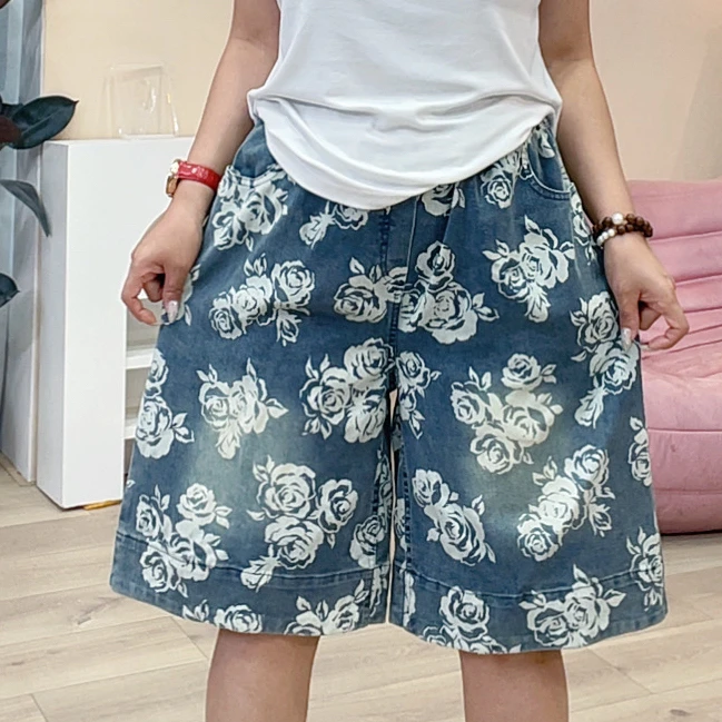 764白色玫瑰花六分牛仔短裤女