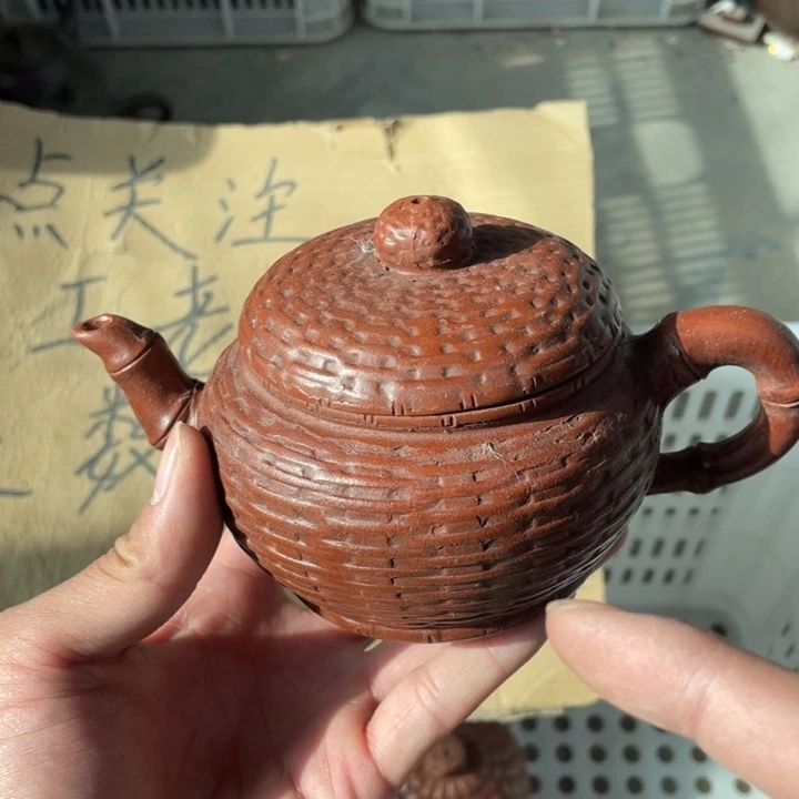 老厂紫砂壶一件。