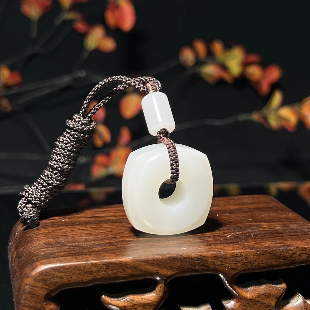 盛石「凝脂」‘天圆地方’新疆和田玉方扣平安扣吊坠挂饰顶珠同料