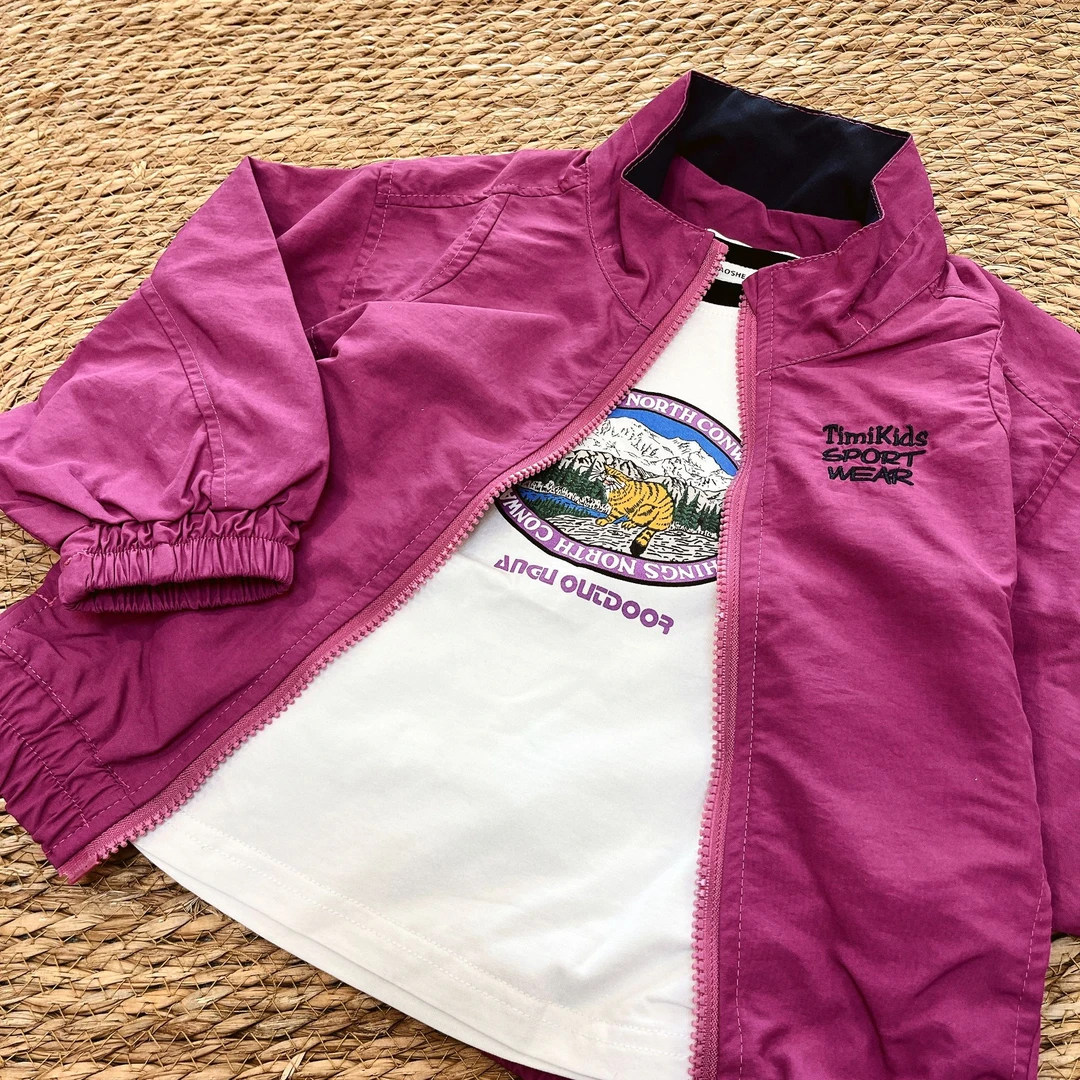 儿童火龙果色风衣外套