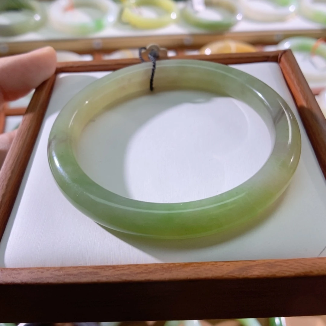 【闪购商品】未镶嵌手镯和田玉（翠青玉）