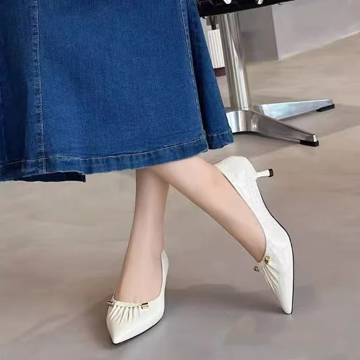C6841  米白色 时尚尖头舒适猫跟2025新款浅口女单鞋