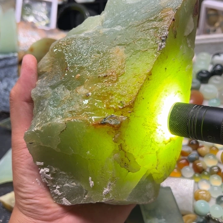 蛇纹石玉未镶嵌珠宝奇石