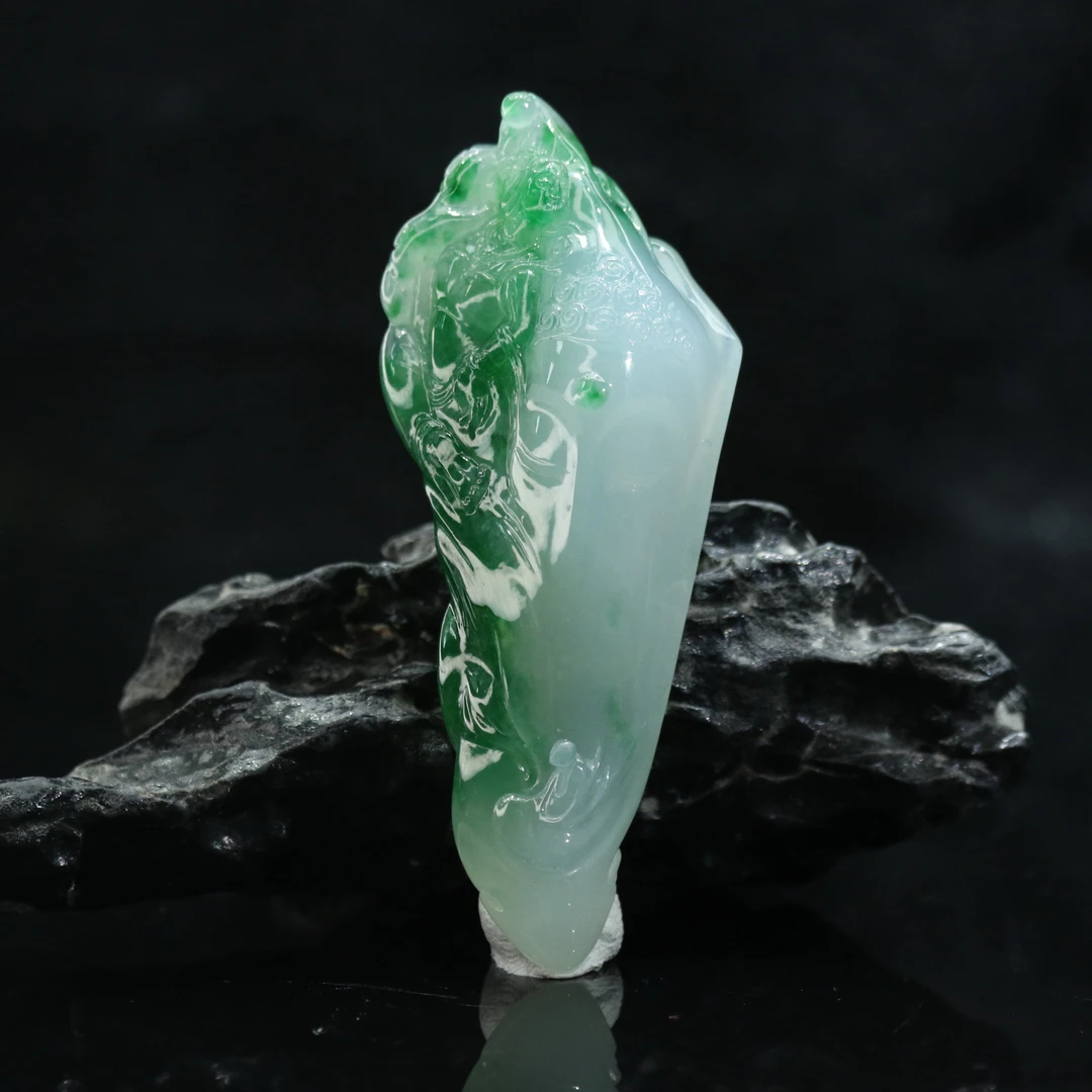 lot63天然A货翡翠高冰辣阳绿吊坠/300058厦门保利拍卖