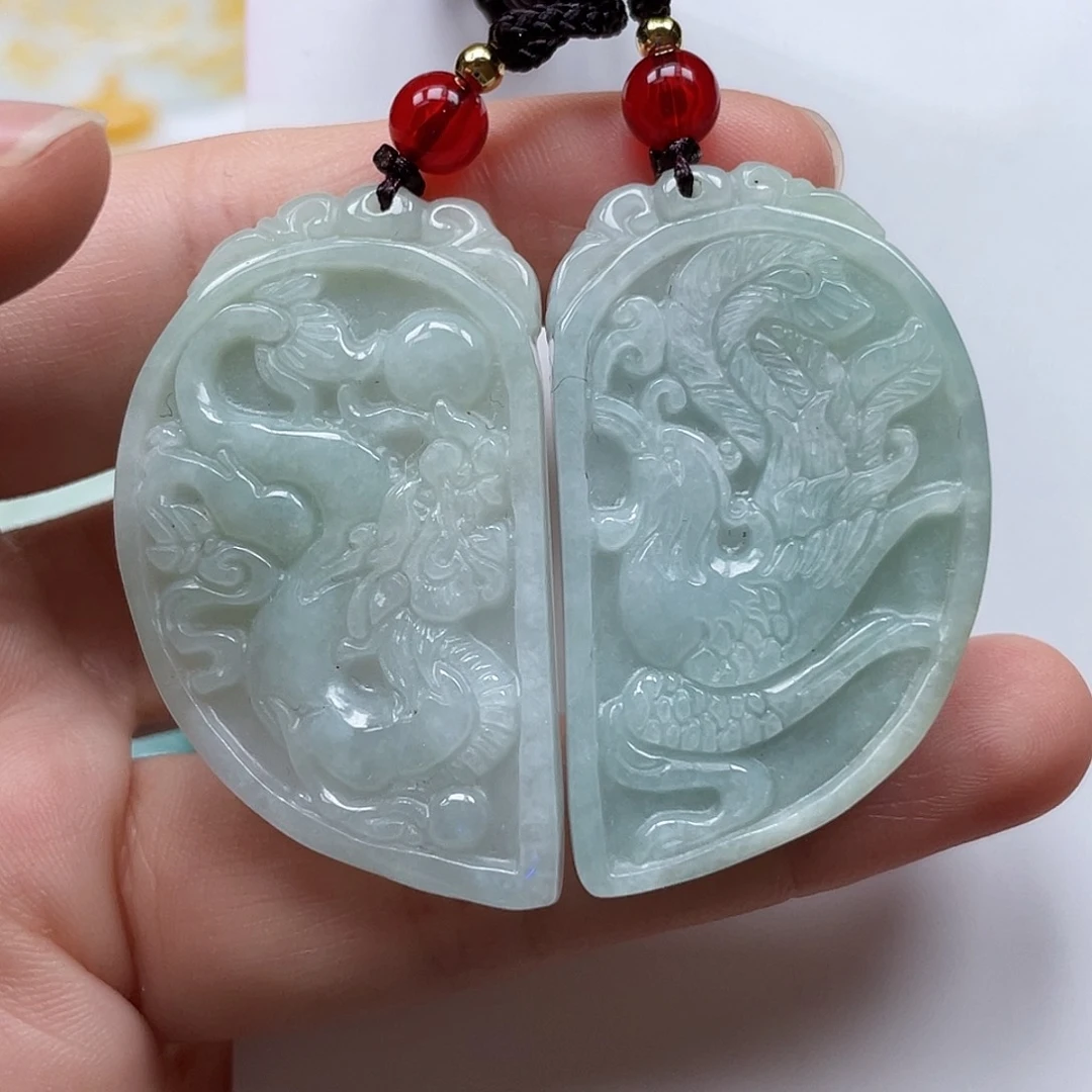 翡翠未镶嵌颈饰一对