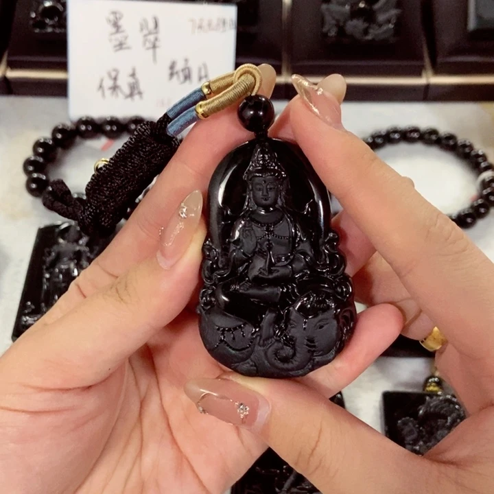 淡***行颈饰未镶嵌翡翠翡翠