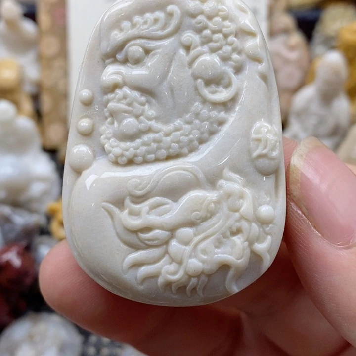 颈饰未镶嵌硅化珊瑚（珊瑚玉）