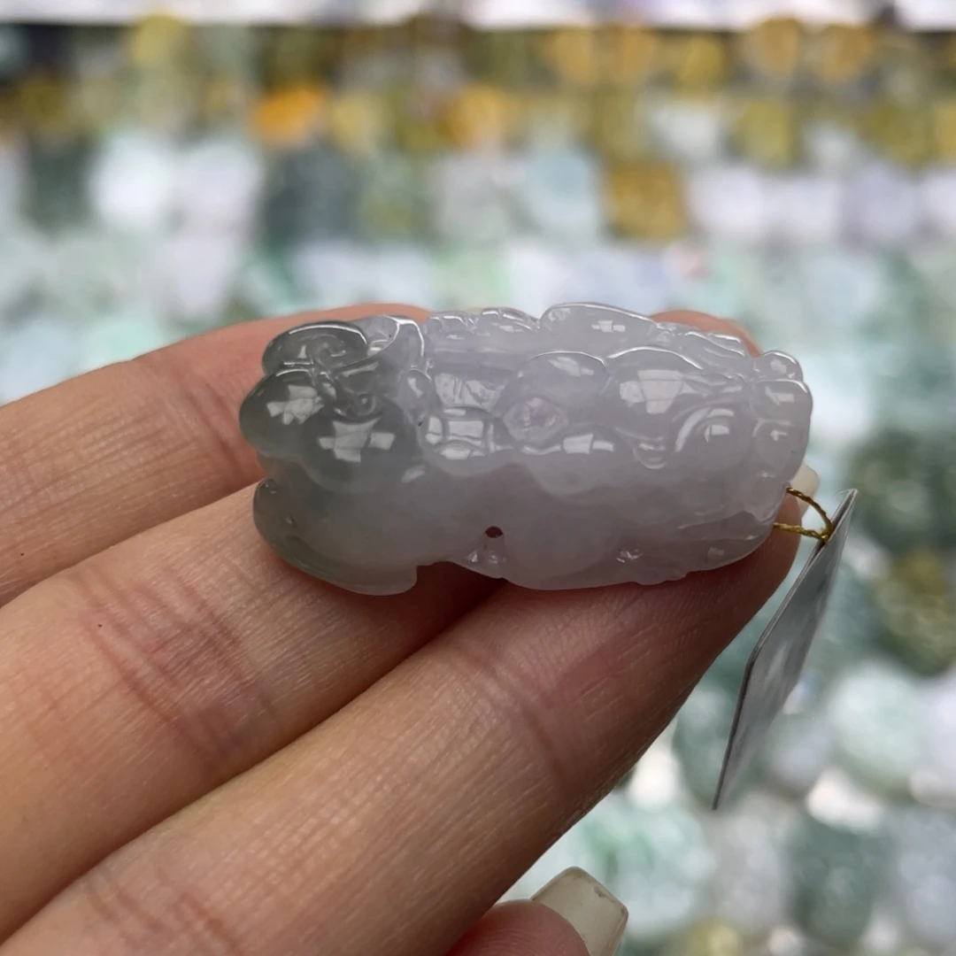 翡翠未镶嵌颈饰貔貅