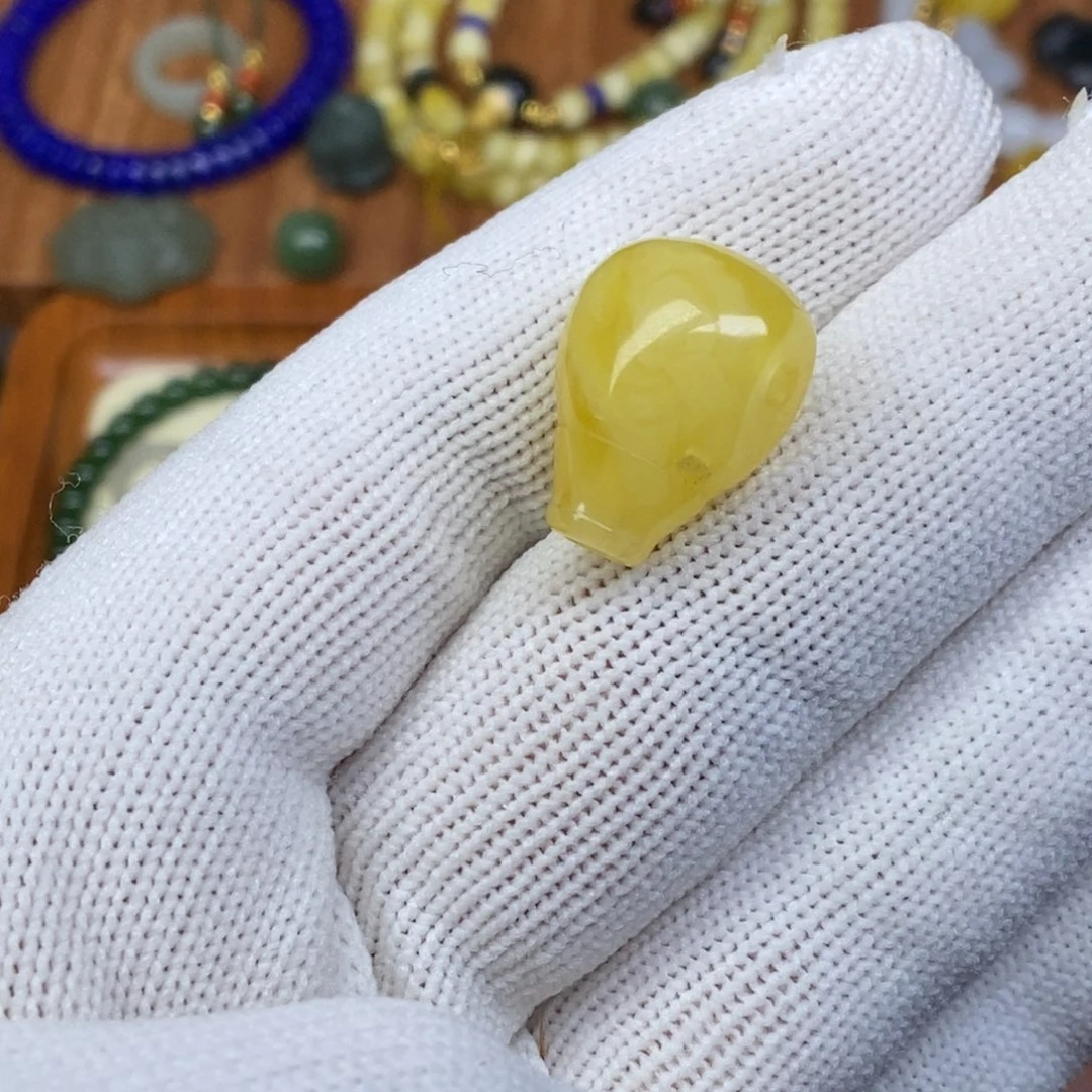 琥珀未镶嵌手链12瑕疵