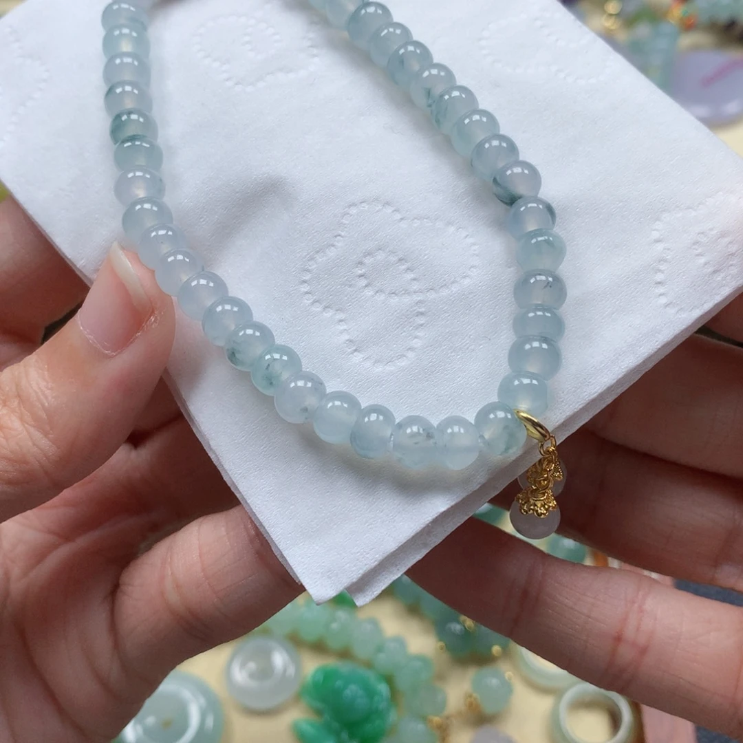 翡翠未镶嵌颈饰是