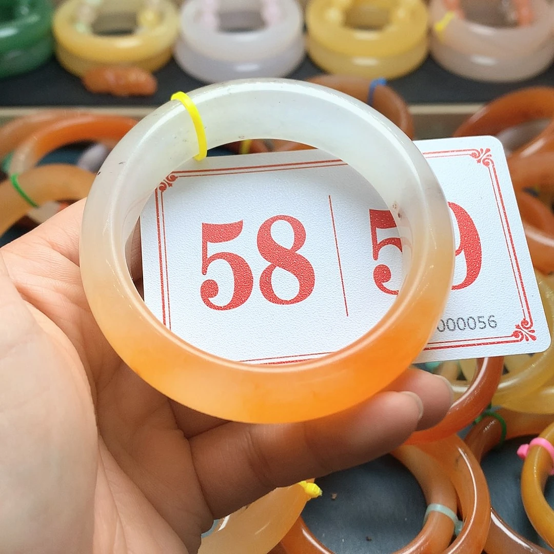 未镶嵌石英质玉（黄龙玉）手镯