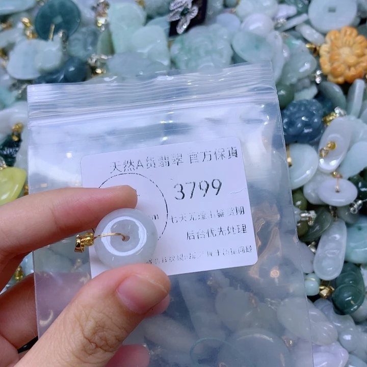 吊坠(不含链)未镶嵌翡翠