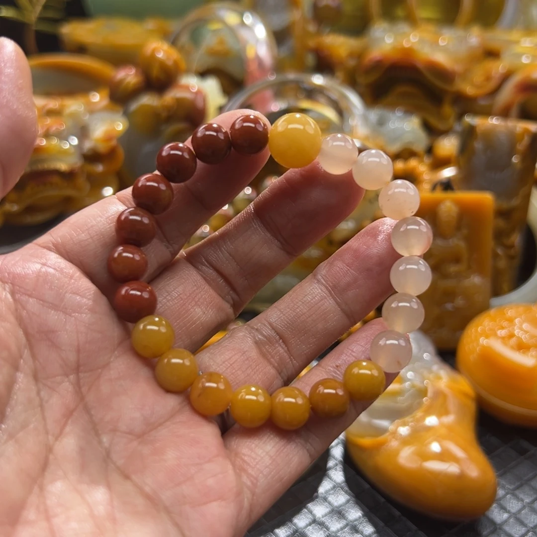 颈饰未镶嵌石英质玉