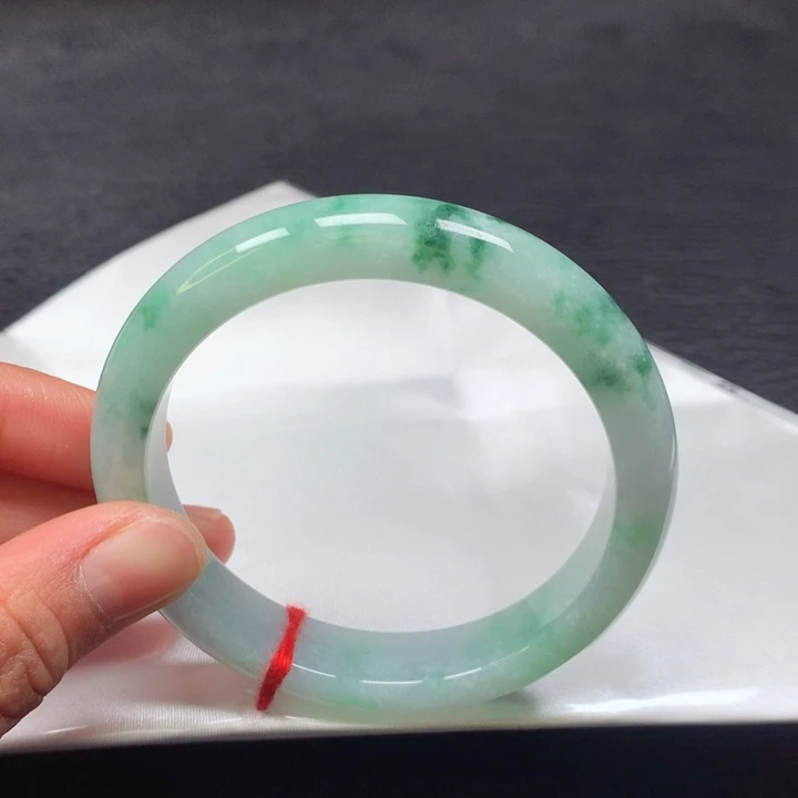 翡翠手镯未镶嵌59圈