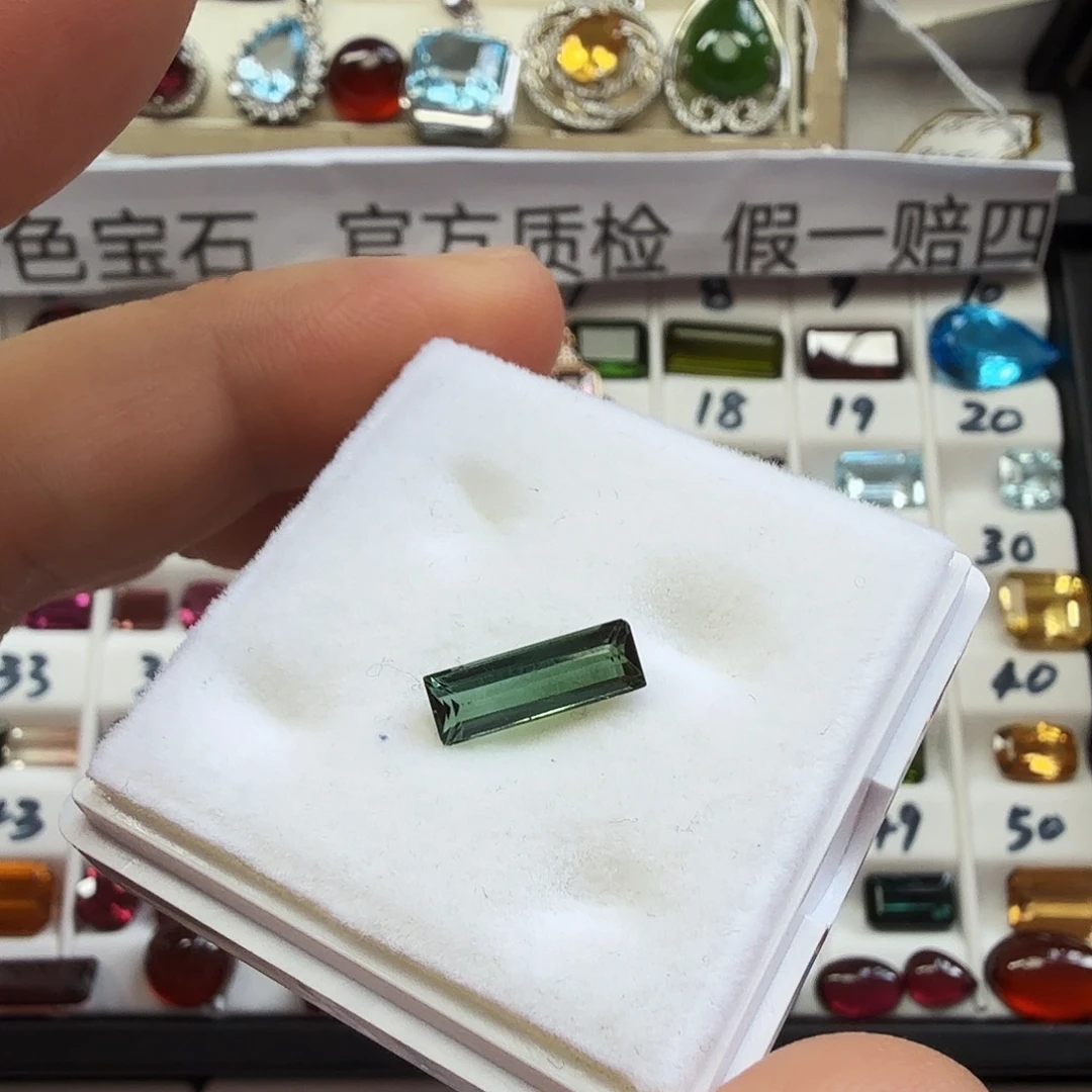 未镶嵌珠宝半成品碧玺全净无暇天然绿碧血卡11.4×3.9毫米