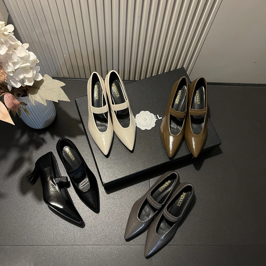 2025年春夏新款简约弹力带尖头气质百搭时尚法式爆款高跟全包凉鞋