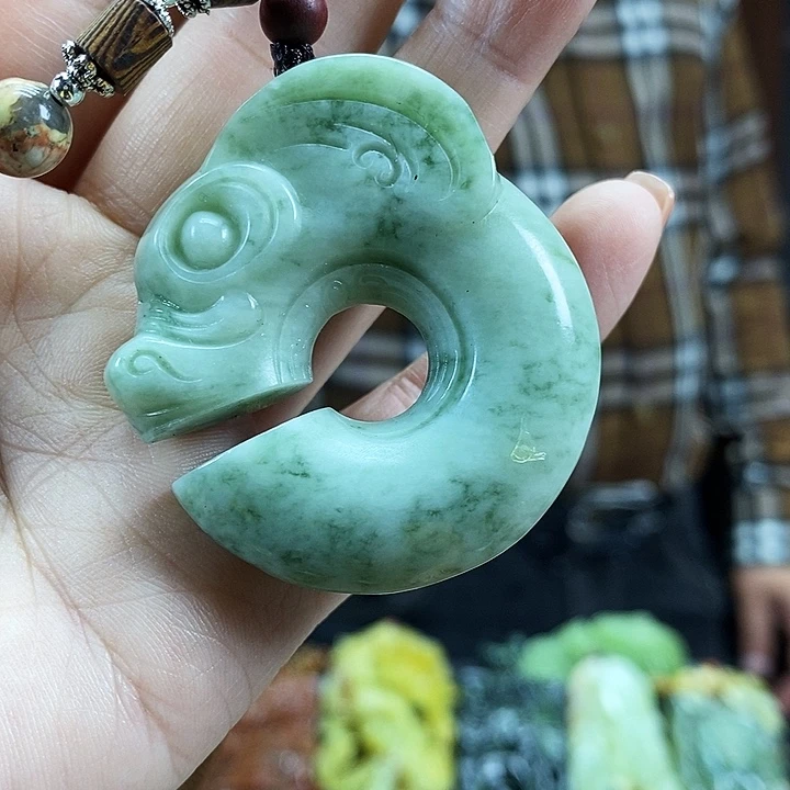 蛇纹石玉未镶嵌吊坠