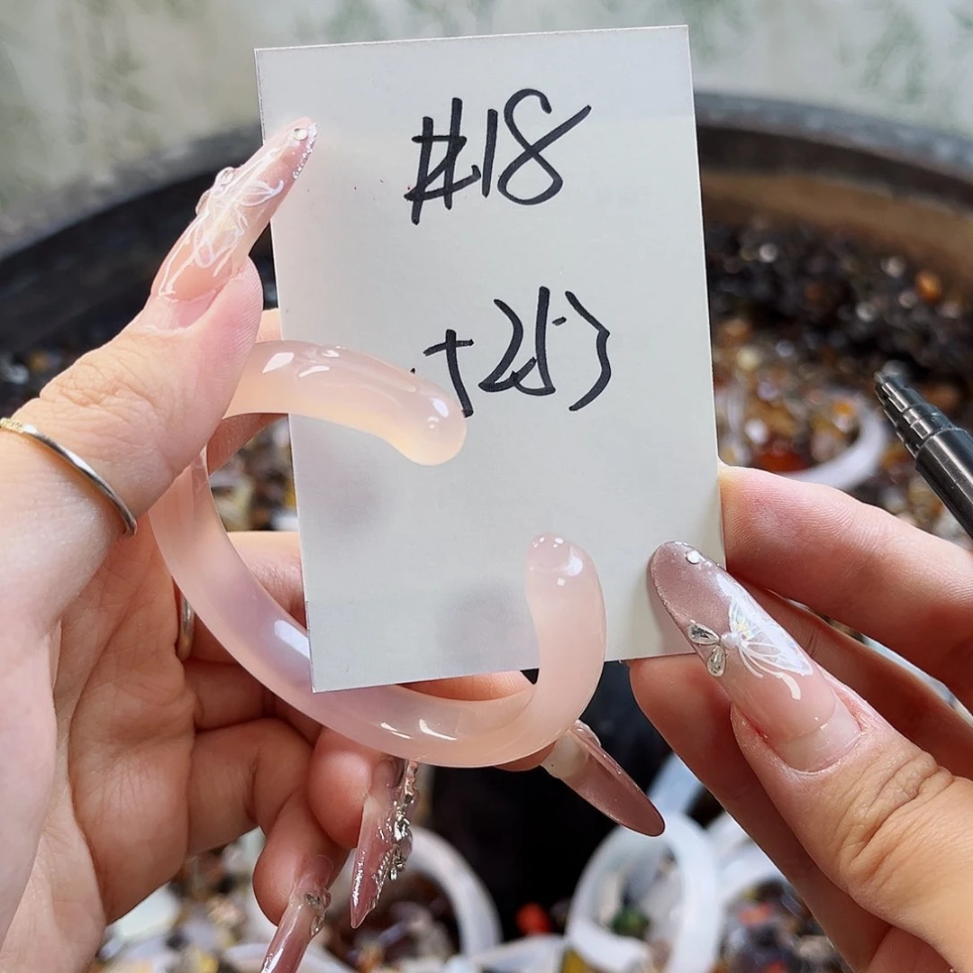 玛瑙/玉髓手镯未镶嵌18