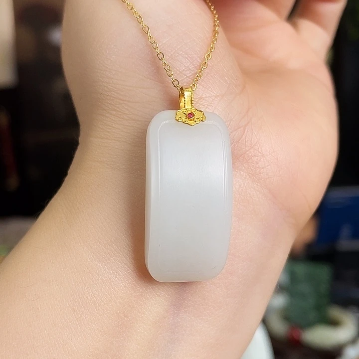 和田玉18K金镶嵌颈饰定制发货