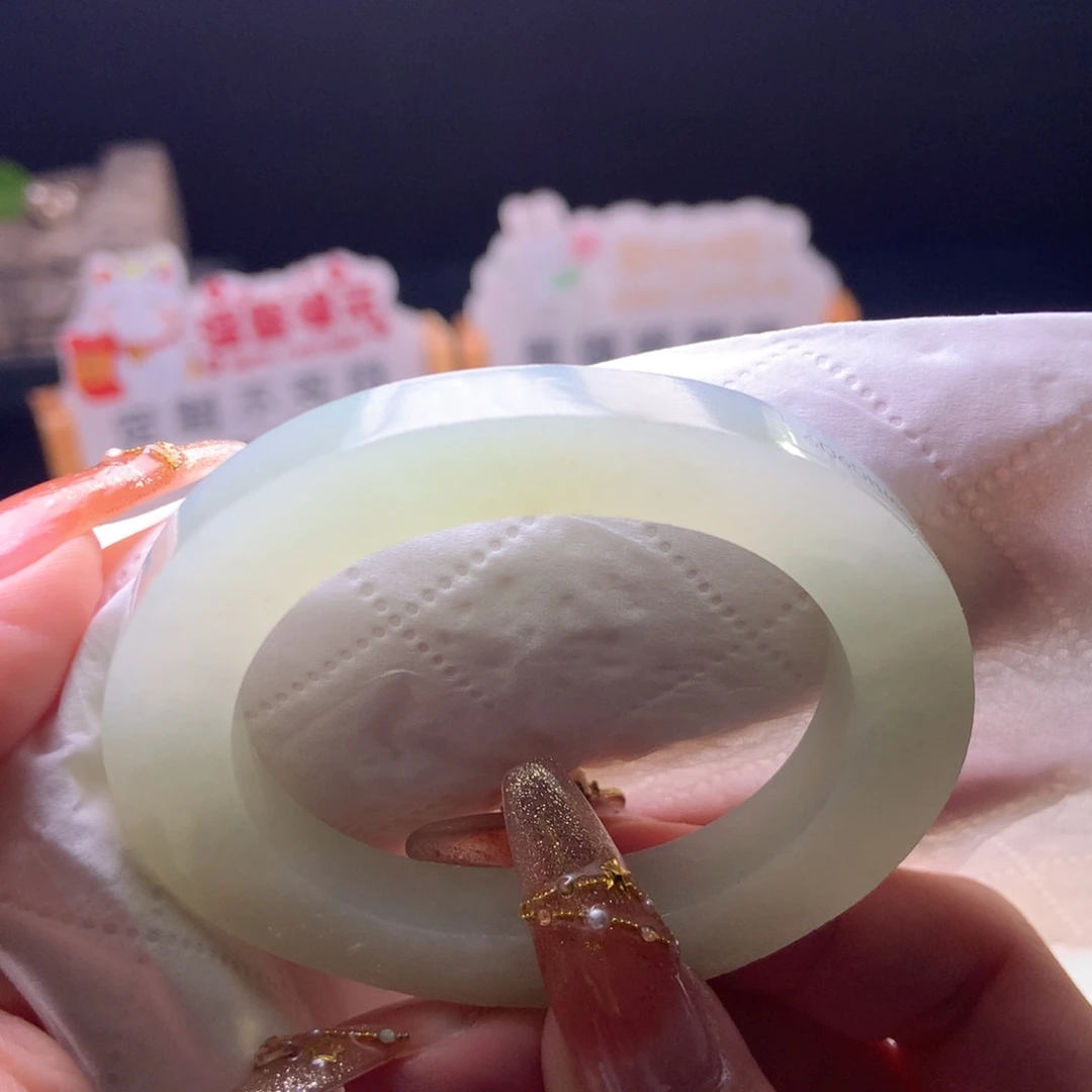 定制翡翠未镶嵌手镯