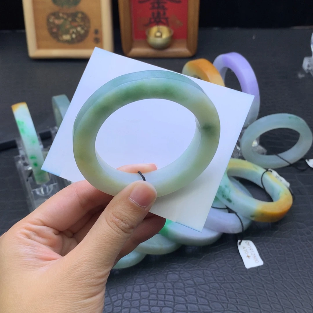 定制翡翠未镶嵌翡翠手镯