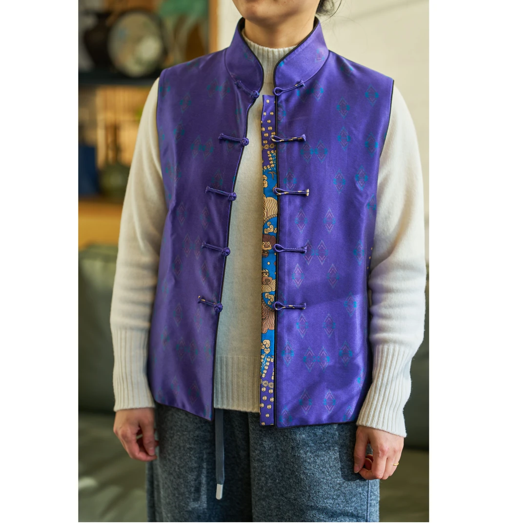 守艺 ·   瑞兽逐日紫马甲 香云纱